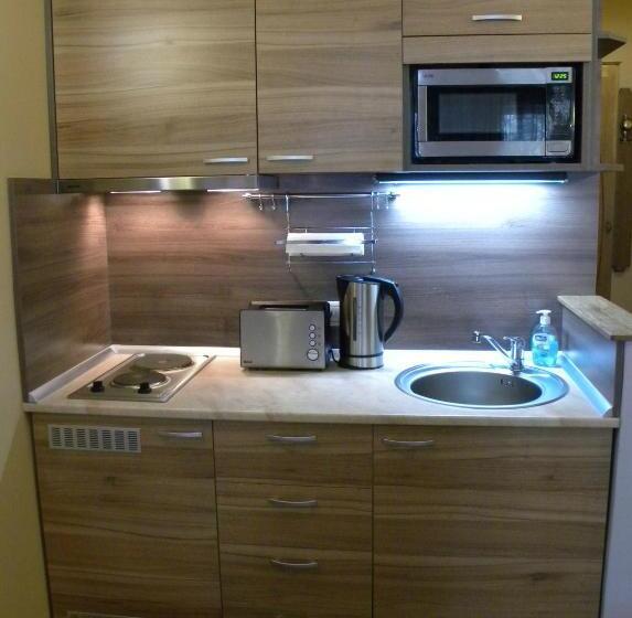 استودیو خانوادگی, Three Dolphins Hotel With Rooftop Terracе