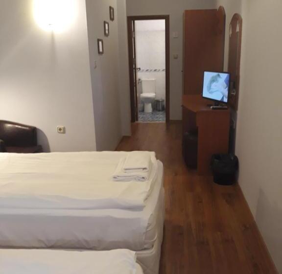 اتاق استاندارد با بالکن, Three Dolphins Hotel With Rooftop Terracе