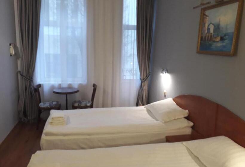 اتاق استاندارد با بالکن, Three Dolphins Hotel With Rooftop Terracе