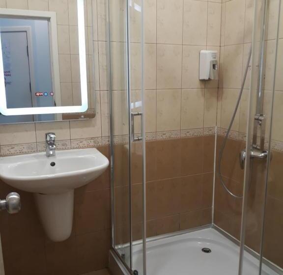 اتاق خانوادگی, Three Dolphins Hotel With Rooftop Terracе