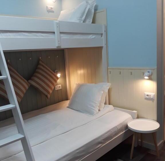 اتاق خانوادگی, Three Dolphins Hotel With Rooftop Terracе