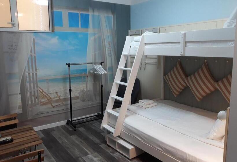 اتاق خانوادگی, Three Dolphins Hotel With Rooftop Terracе