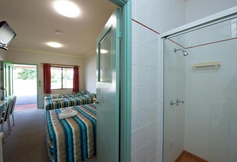 غرفة قياسية رباعية, Lamington Hotel Motel Detached Motel
