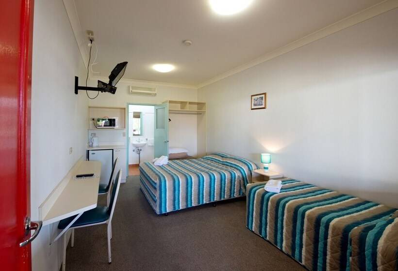 غرفة قياسية ثلاثية, Lamington Hotel Motel Detached Motel