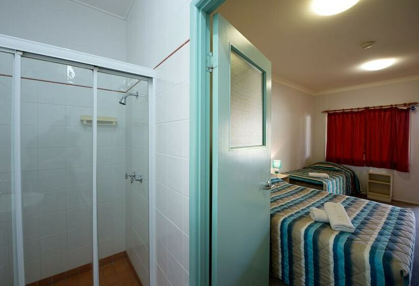 غرفة قياسية ثلاثية, Lamington Hotel Motel Detached Motel