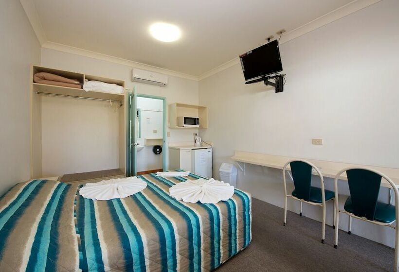 غرفة قياسية ثلاثية, Lamington Hotel Motel Detached Motel