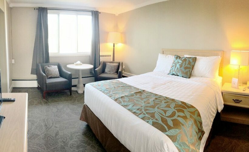 스탠다드 스튜디오, Seasons Inn Halifax