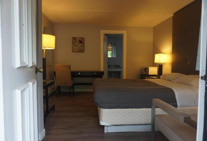 Deluxe Szoba, The Mighty Fraser Motel