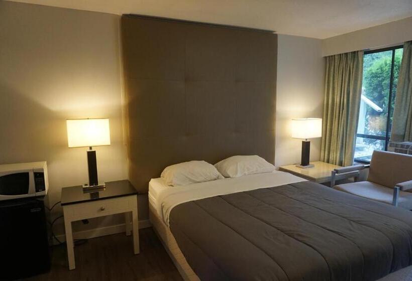 Deluxe Szoba, The Mighty Fraser Motel