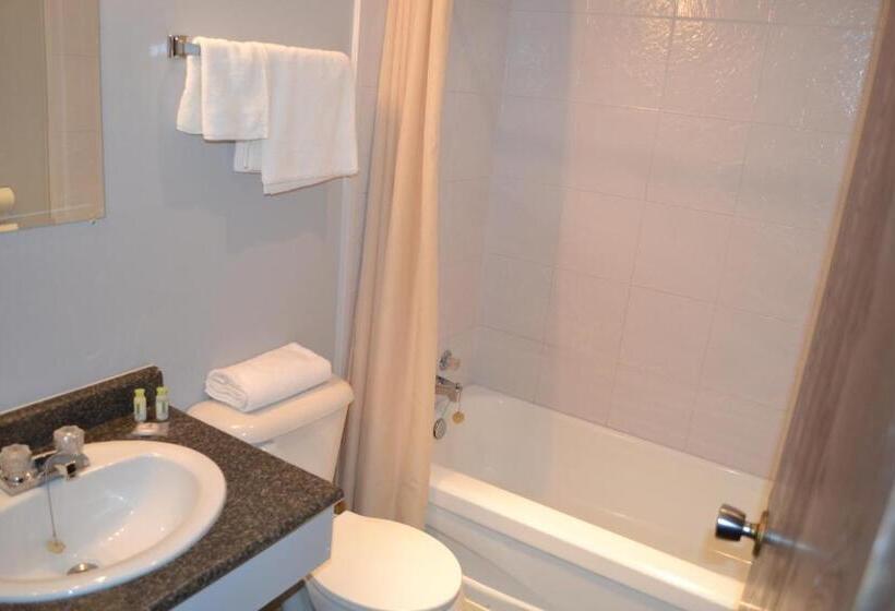 Deluxe Szoba, The Mighty Fraser Motel