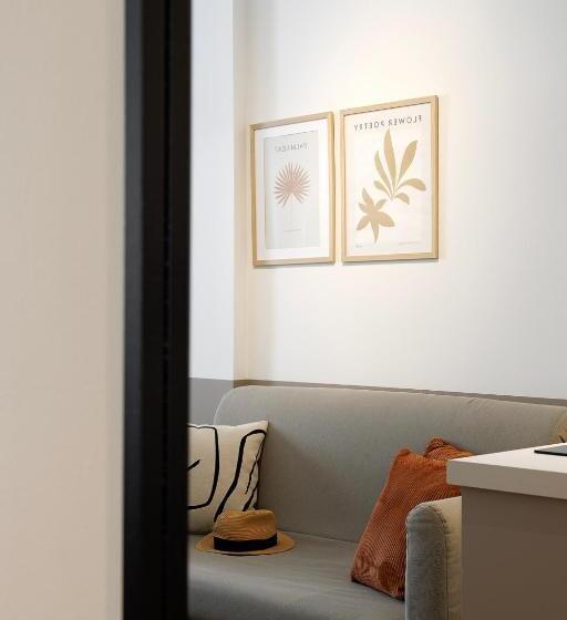 スーペリアスタジオ, Ermass Modern Living Apartments