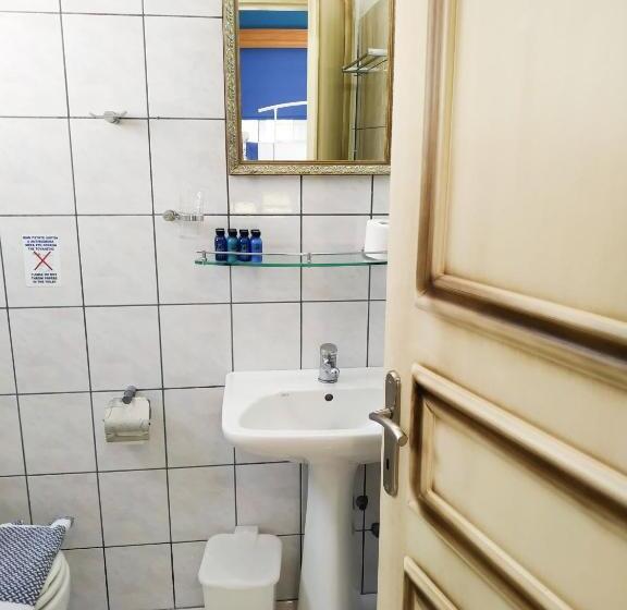 スタンダードルーム, Menta Studios