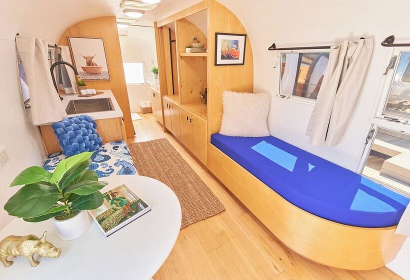 高级工作室, Acres Landing