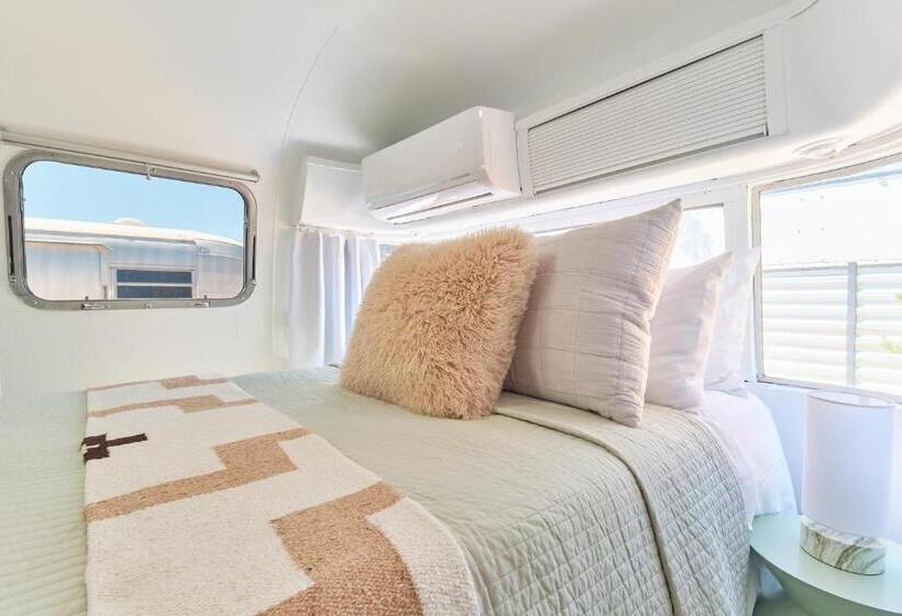 스위트, Acres Landing