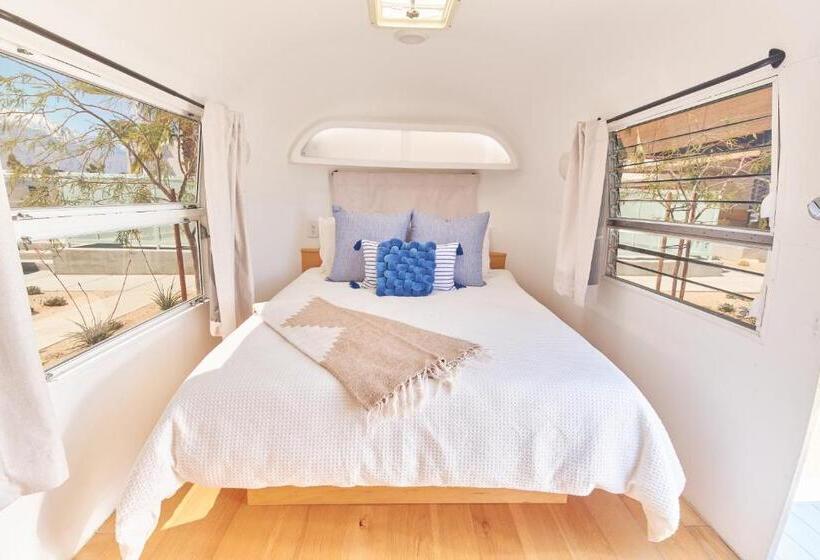 高级工作室, Acres Landing