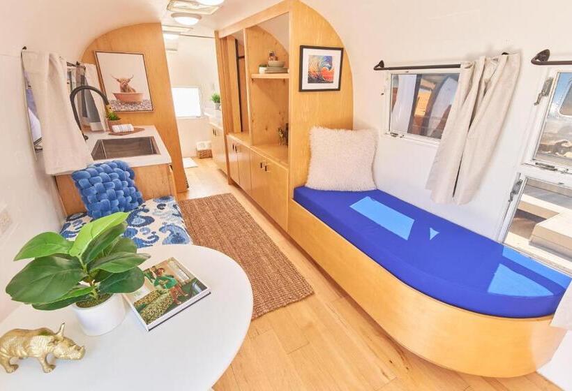 高级工作室, Acres Landing