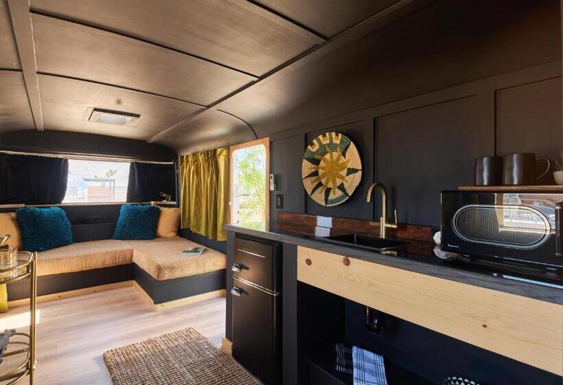 Президентский Люкс, Acres Landing