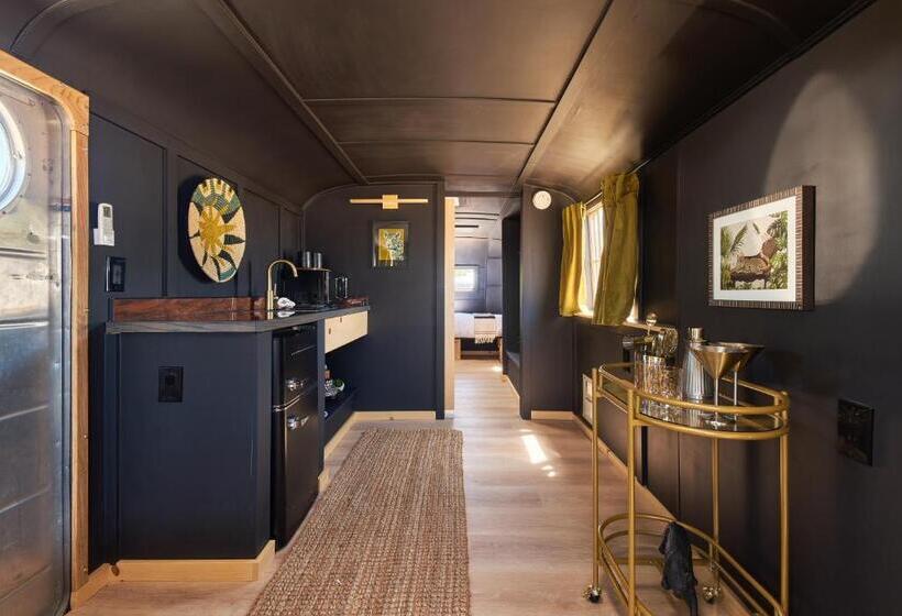 行政套房, Acres Landing