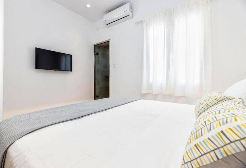 标准间, Pelican Paros