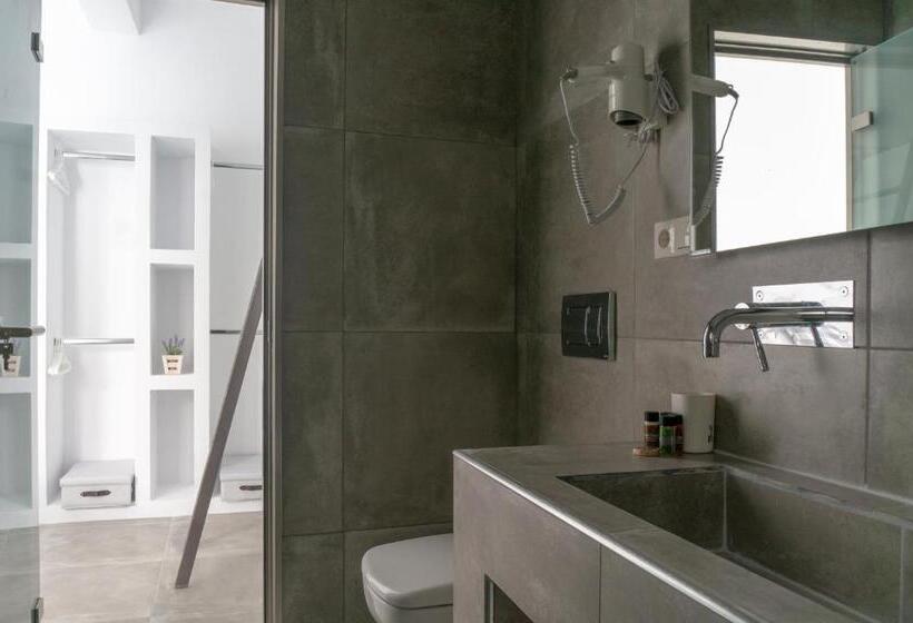 四人标准间, Pelican Paros