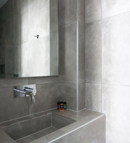 基本间, Pelican Paros