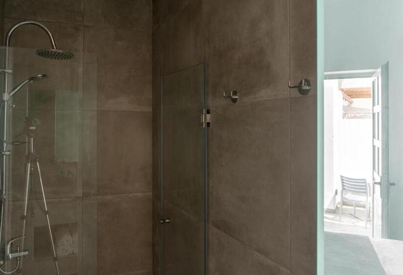 基本间, Pelican Paros