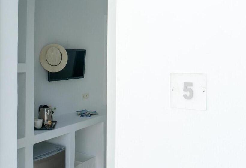 基本间, Pelican Paros