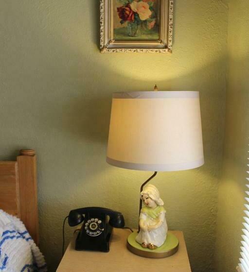 غرفة عائلية, Blue Swallow Motel