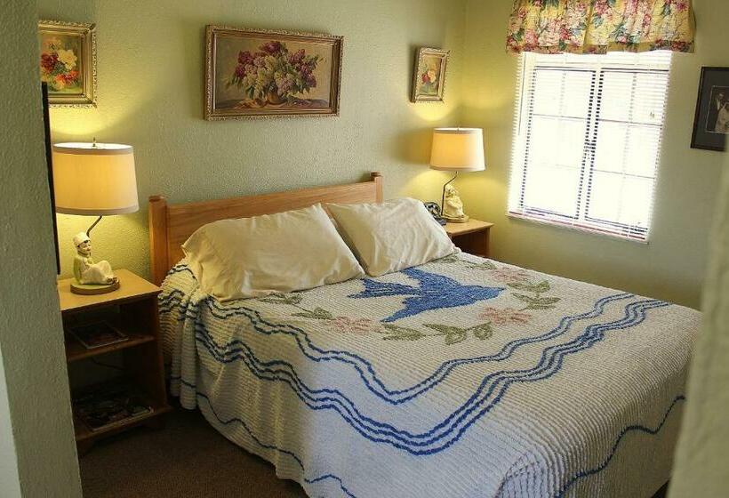 غرفة عائلية, Blue Swallow Motel