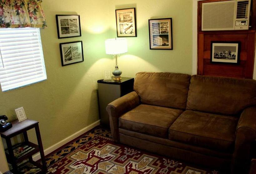 デラックススイート, Blue Swallow Motel