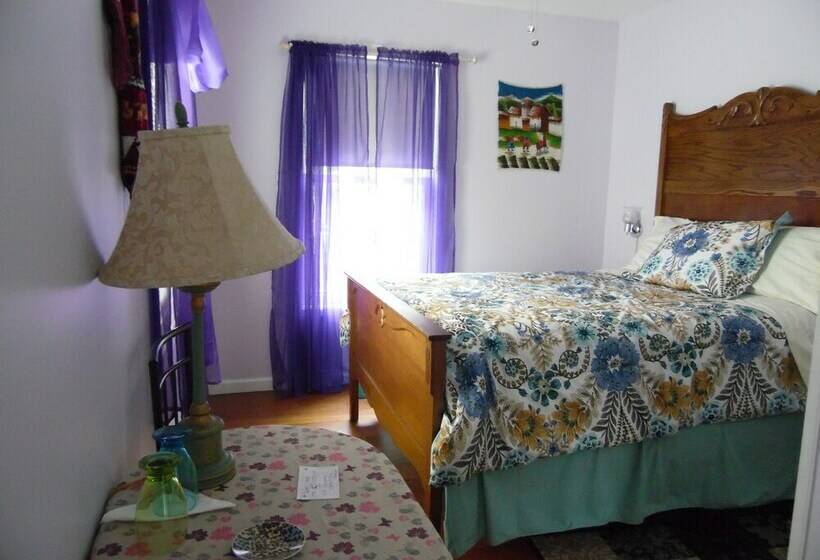 Quarto Estandar, Cantuta Inn