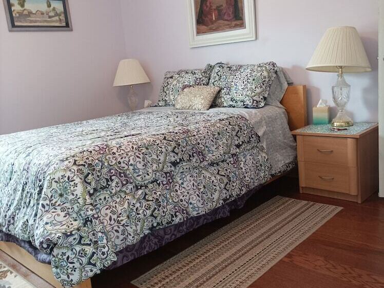 اتاق لوکس, Cantuta Inn