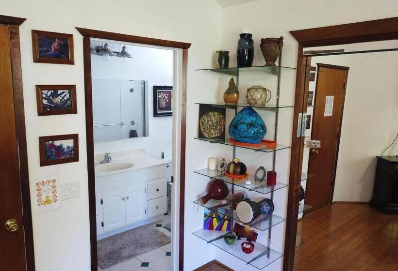 キングサイズベッドのデラックススイート, Hawaiian Ohana Home