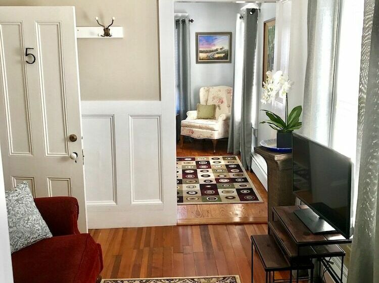 Люкс, Bourne Bed And Breakfast