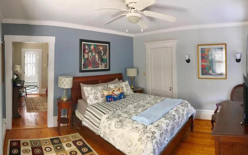 Люкс, Bourne Bed And Breakfast