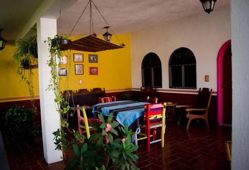 Mastersvit, Casa Alvarada