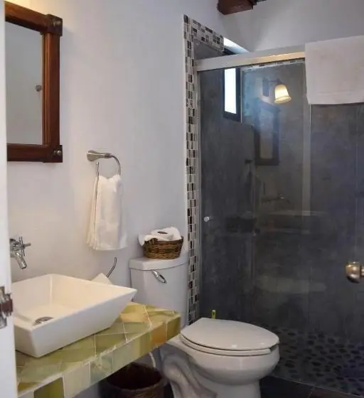 Mastersvit, Casa Alvarada