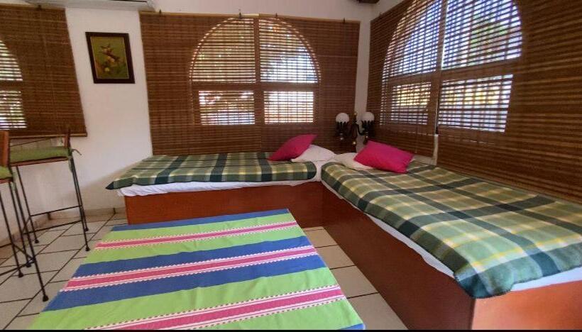 マスタースイートルーム, Casa Alvarada