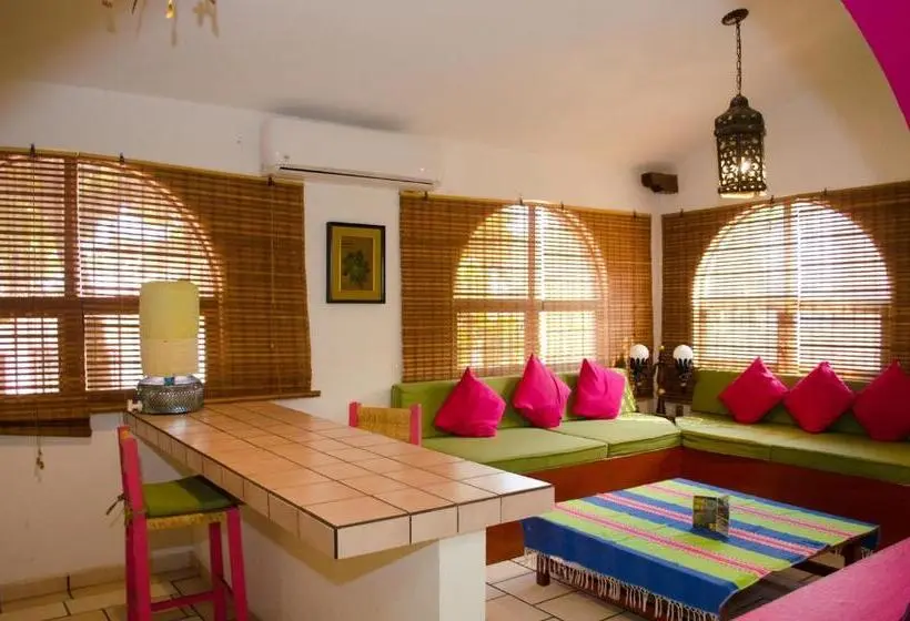 Mastersvit, Casa Alvarada