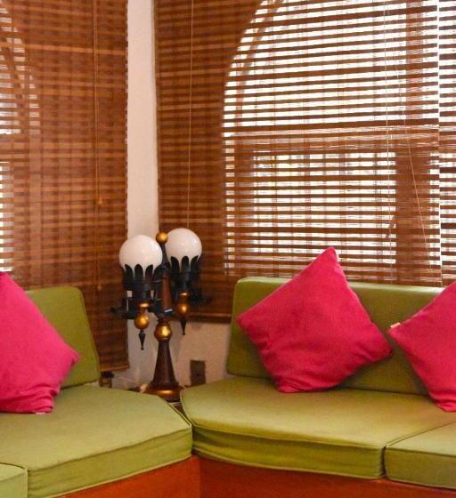 ماستر سويت, Casa Alvarada