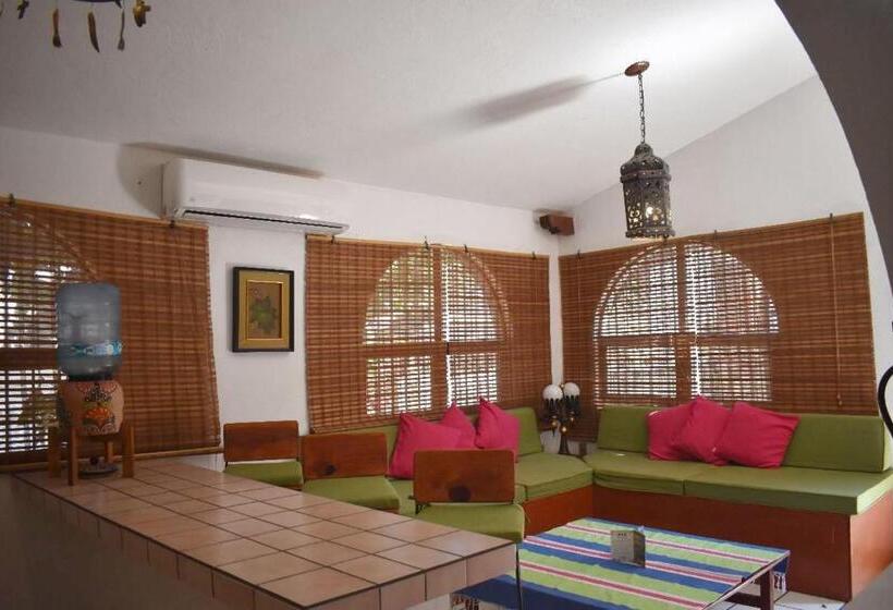 ماستر سويت, Casa Alvarada