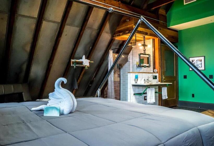 חדר דלוקס לשלושה, City Hall Grand