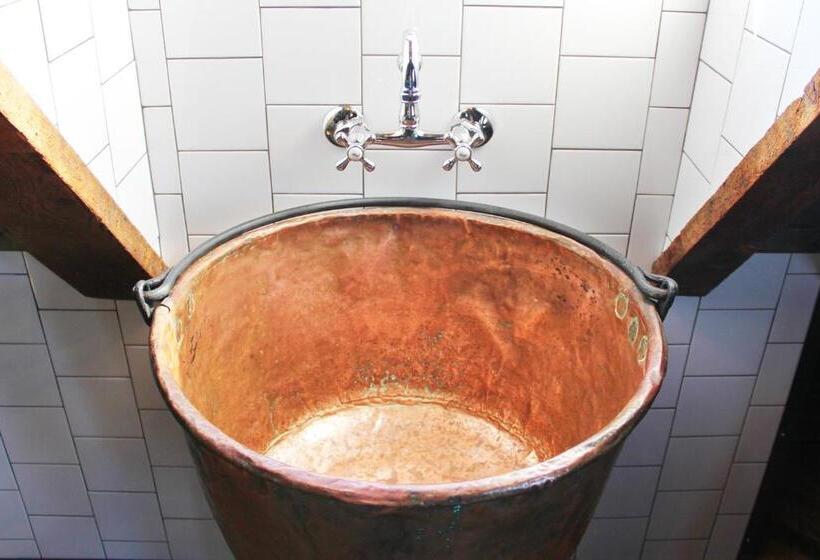 חדר דלוקס לשלושה, City Hall Grand