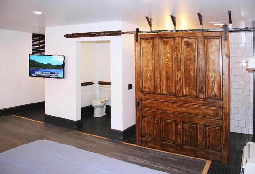 חדר סטנדרט לארבעה, City Hall Grand