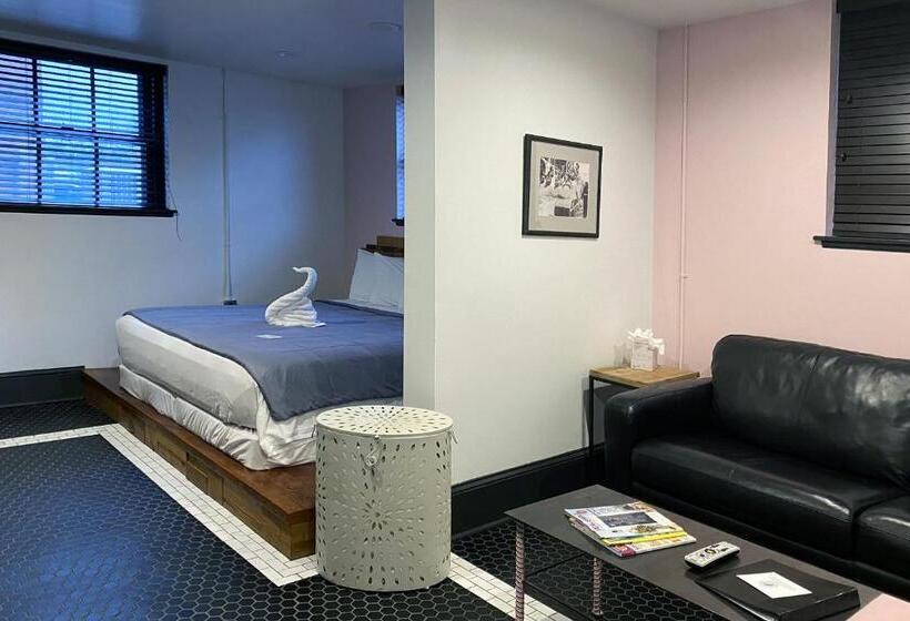 חדר סטנדרט לארבעה, City Hall Grand