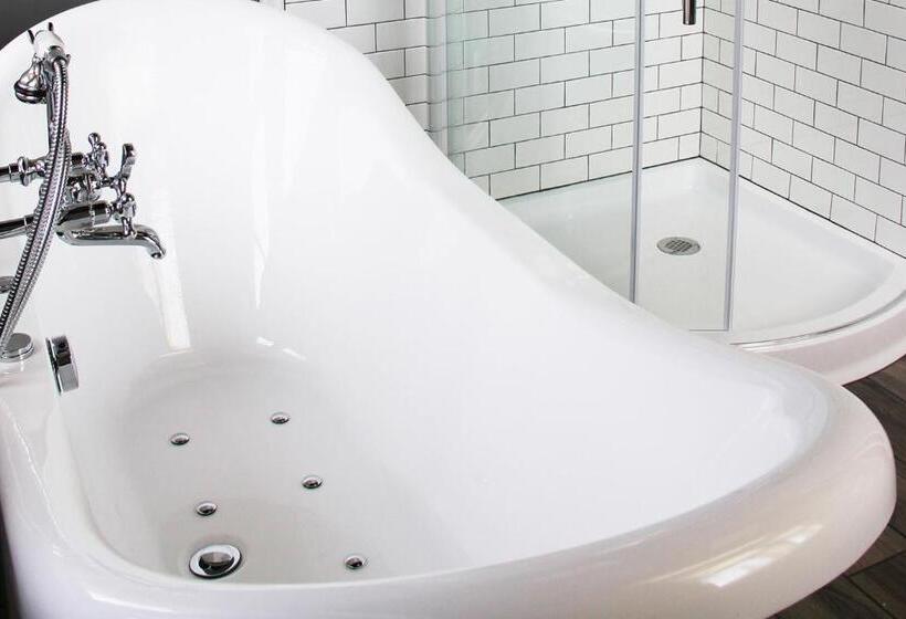 סוויטה דלוקס, City Hall Grand