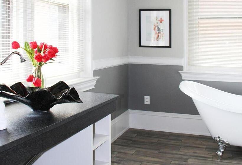 סוויטה דלוקס, City Hall Grand