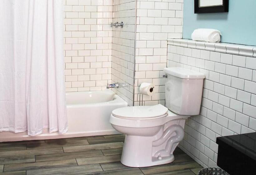 חדר סופריור לארבעה, City Hall Grand