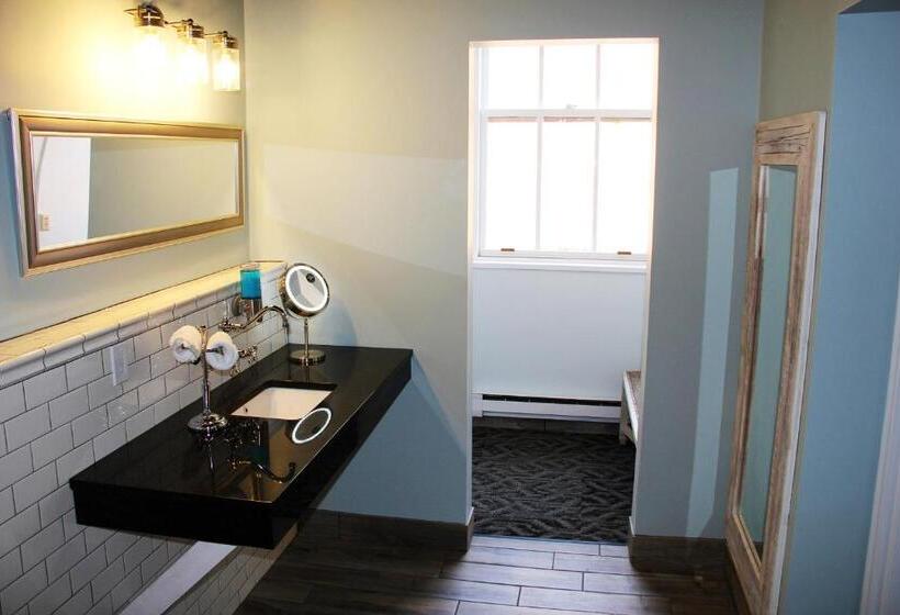 חדר סופריור לארבעה, City Hall Grand