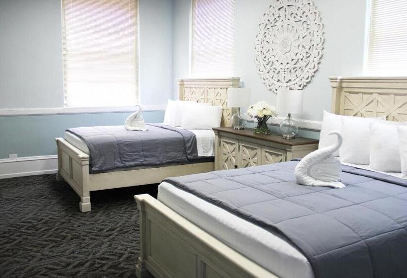 חדר סופריור לארבעה, City Hall Grand